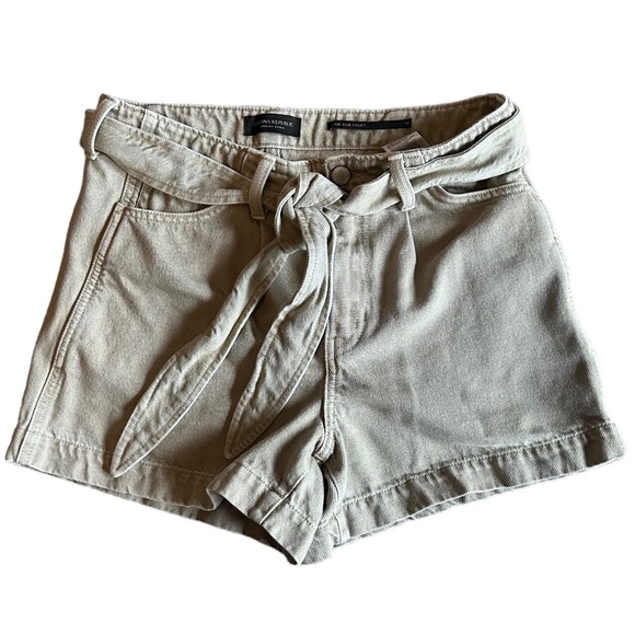 Banana Republic Pants - Banana Republic High-Rise Pleated 4" Jean Short Sz 30